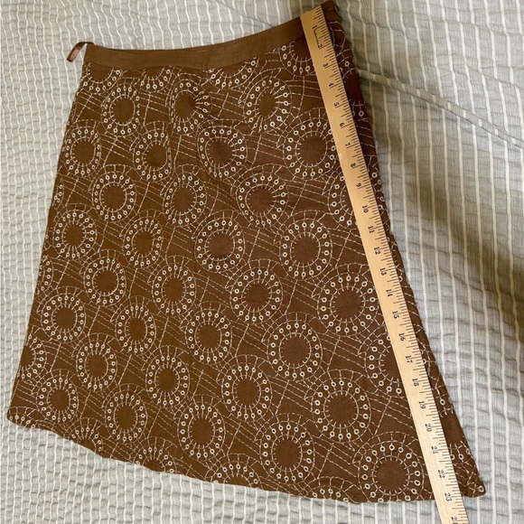 Edward Brown with Tan Embroidery Lined Midi Skirt Sz 10 - Picture 9 of 9